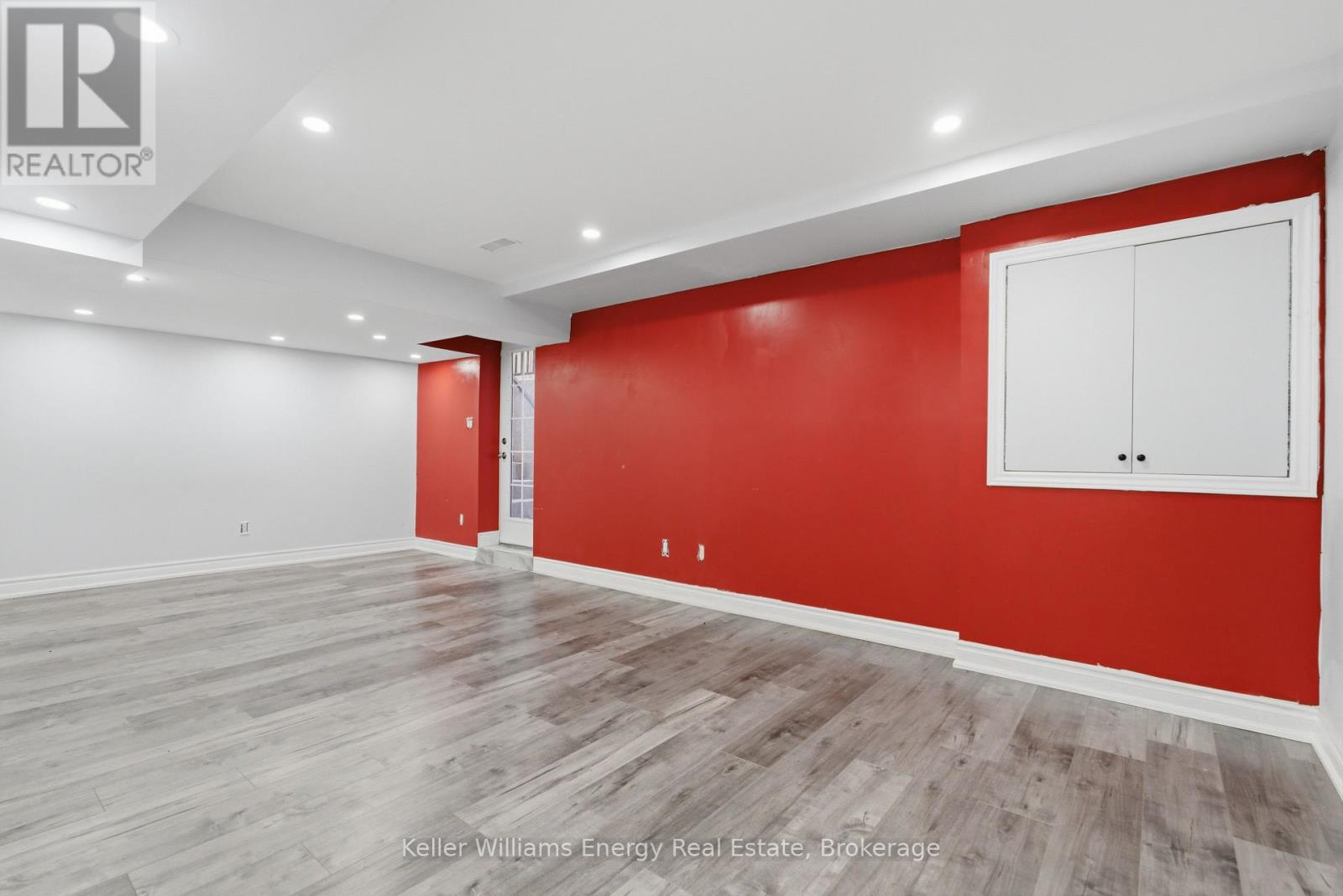 1633 GRANDVIEW STREET N - 35