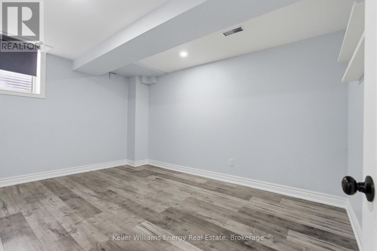1633 GRANDVIEW STREET N - 40
