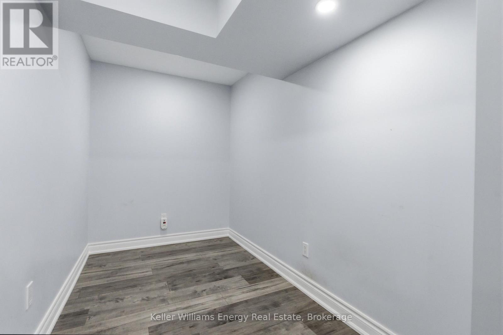 1633 GRANDVIEW STREET N - Image 44