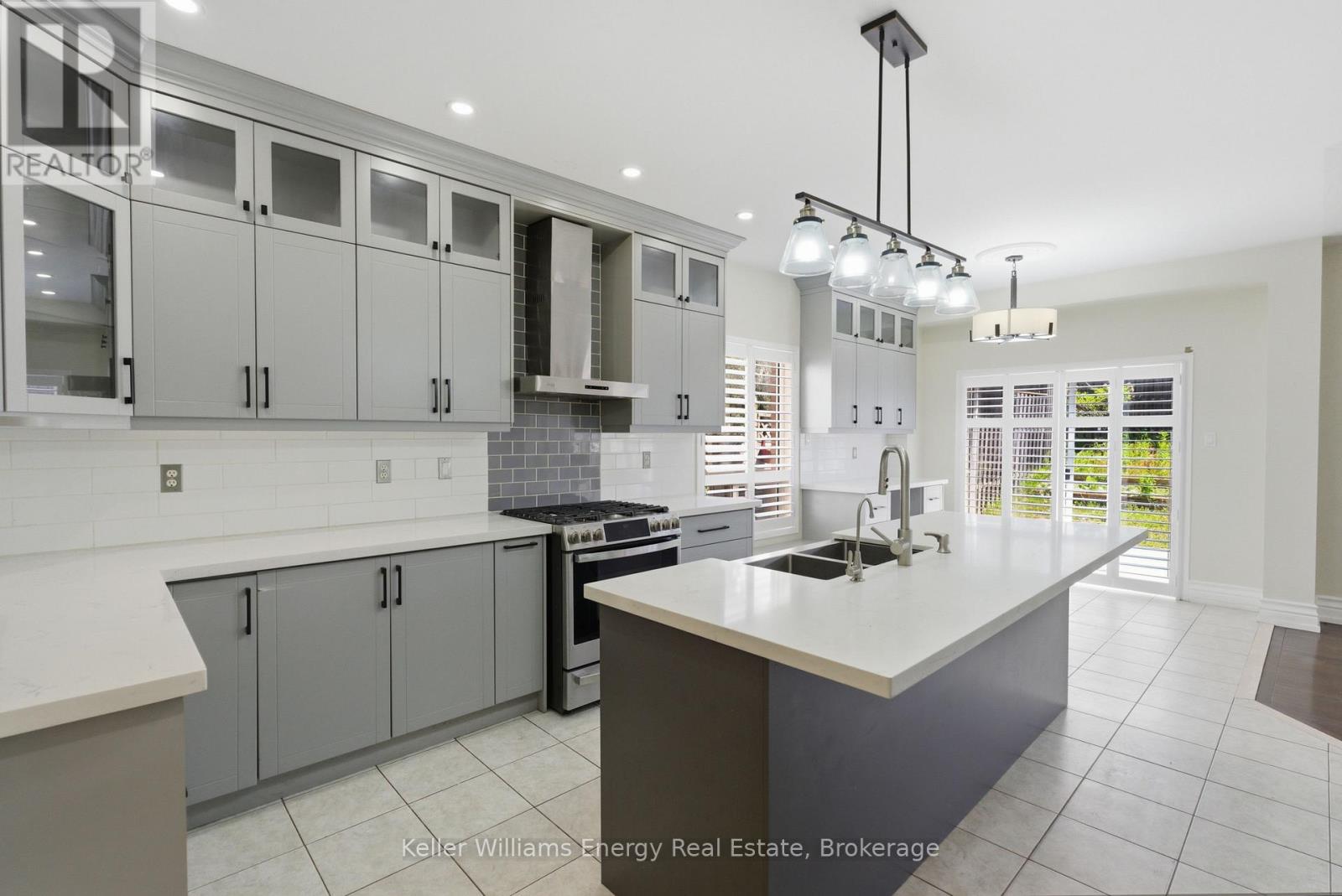 1633 GRANDVIEW STREET N - 8