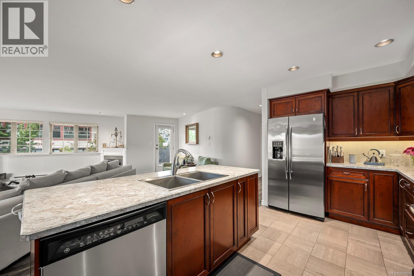 #204 1705 Comox Ave - 20