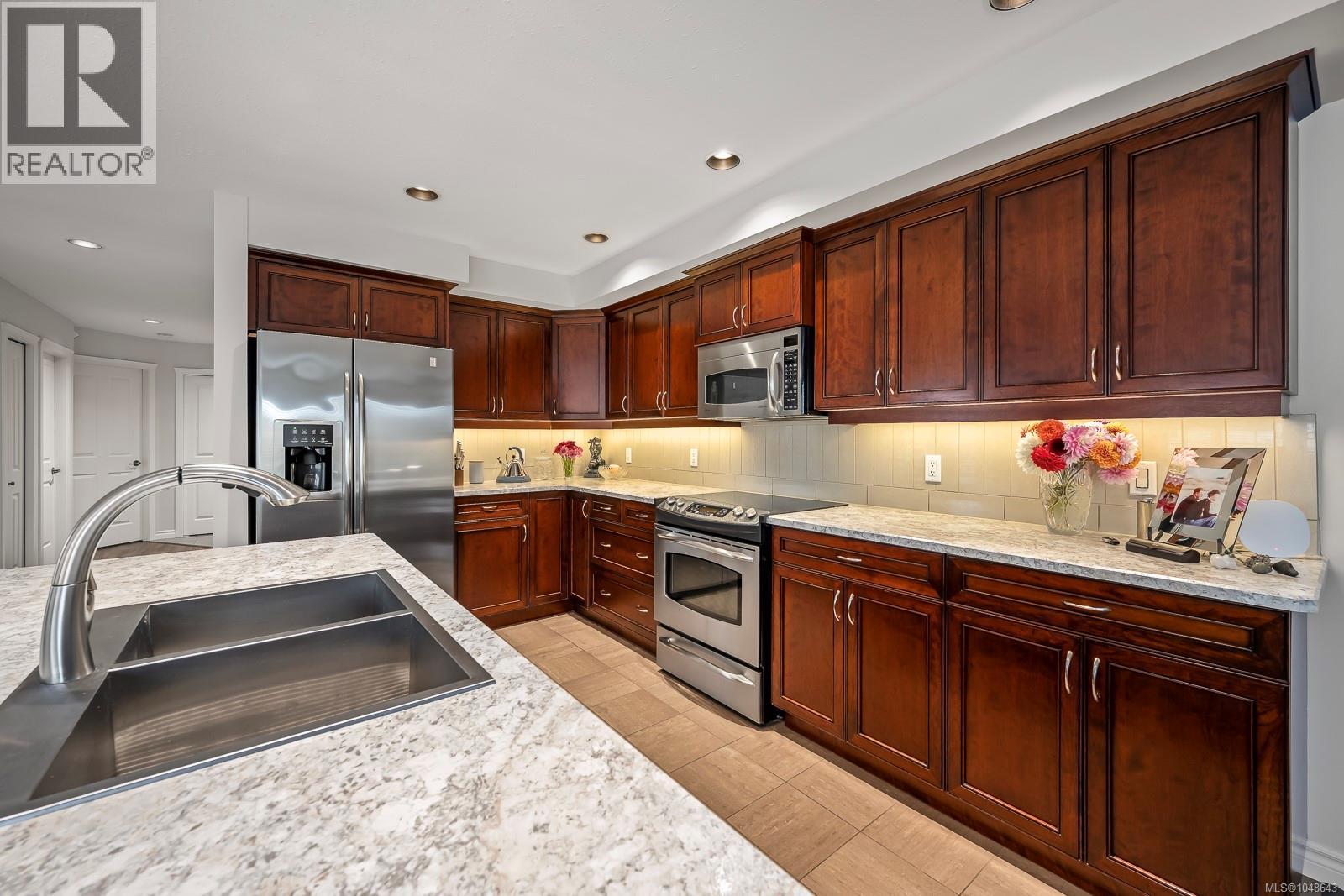 #204 1705 Comox Ave - 15