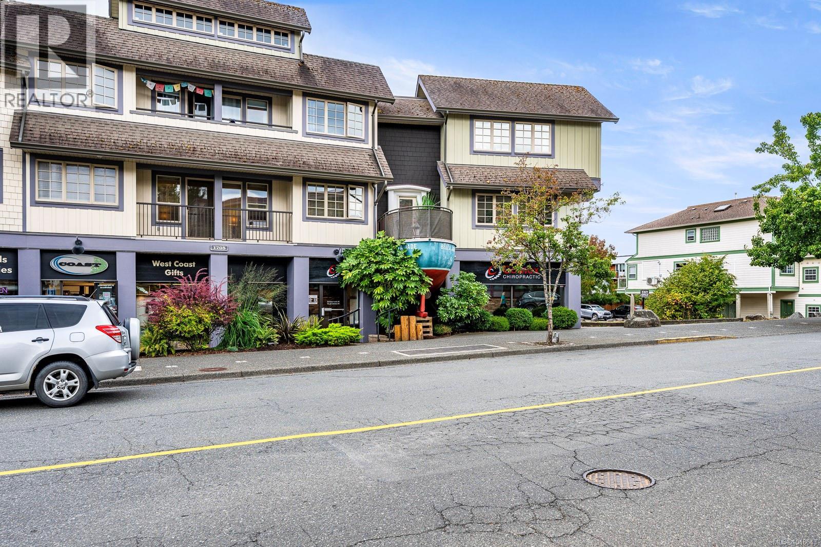 #204 1705 Comox Ave - 38