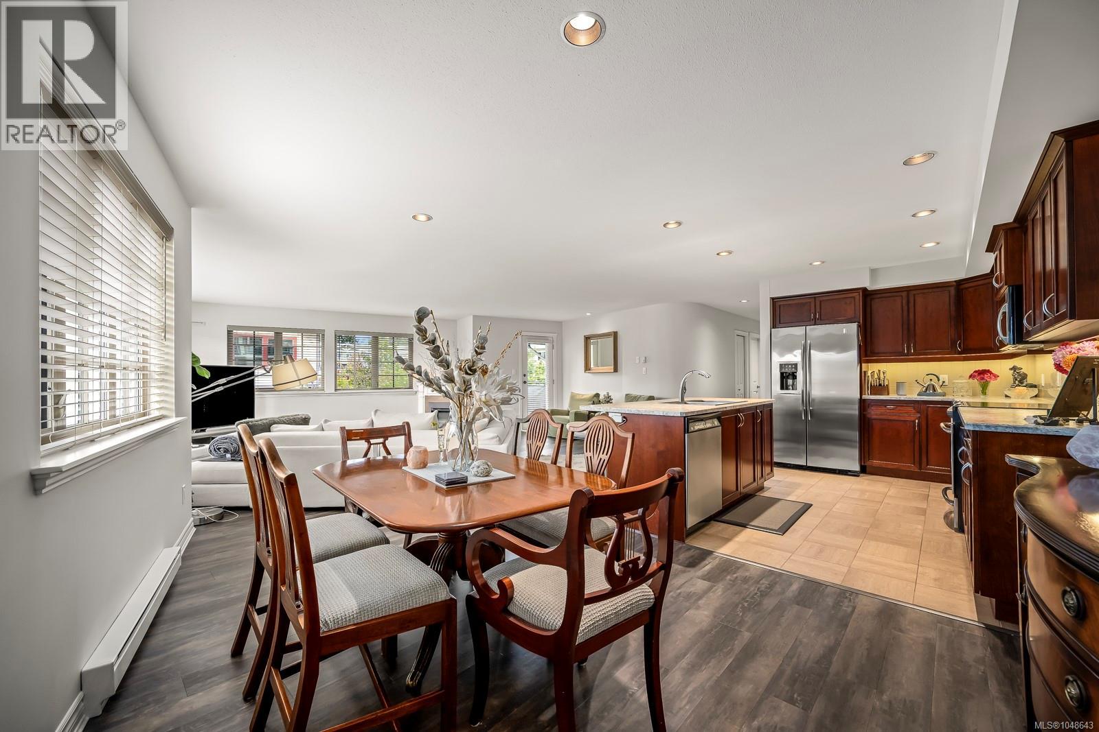 #204 1705 Comox Ave - 14