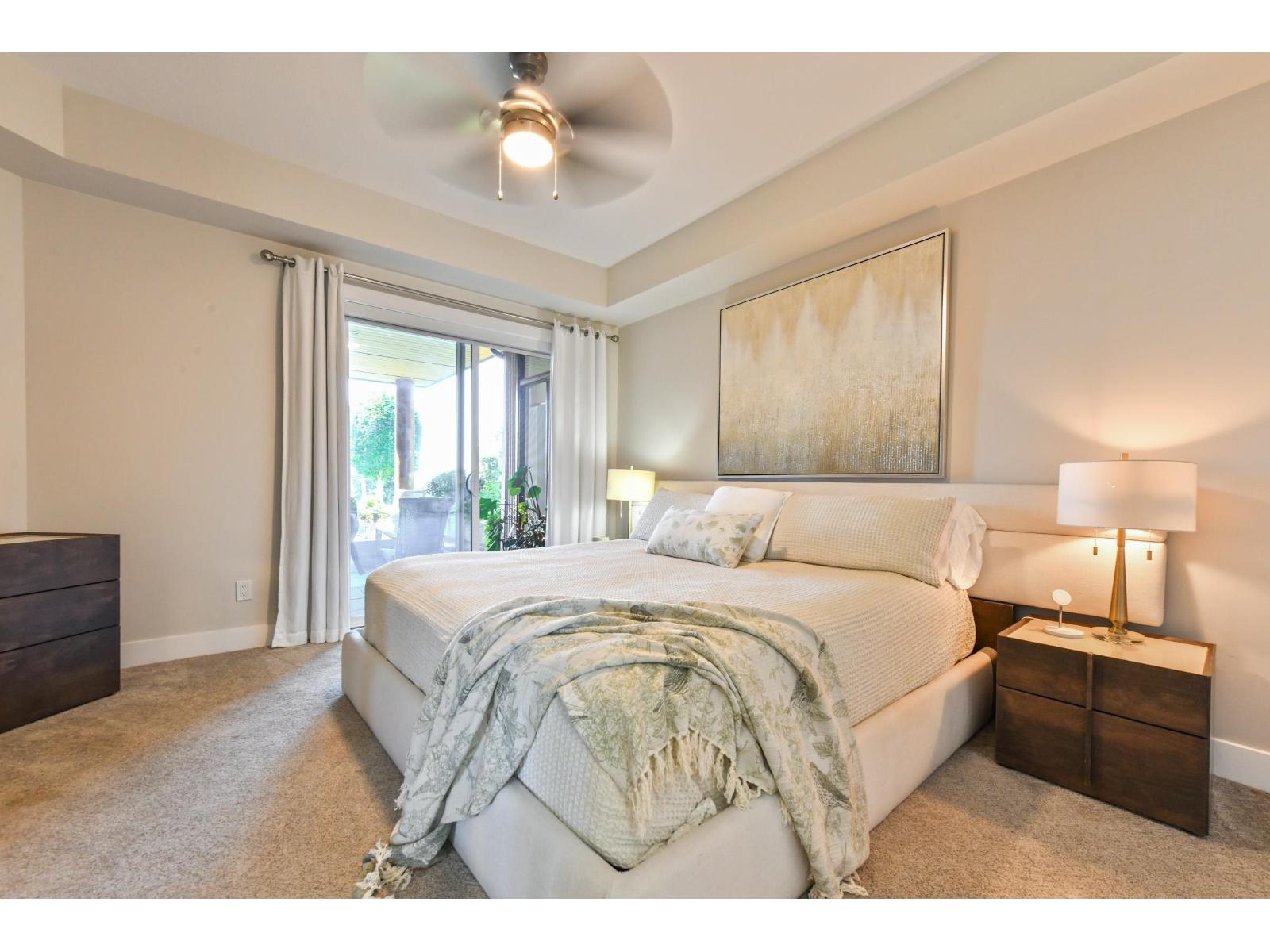 216 14855 THRIFT AVENUE, White Rock