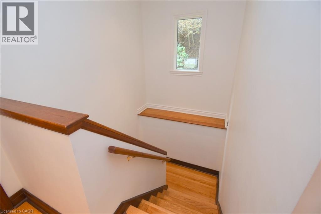 8 KINGSWAY Drive - 19