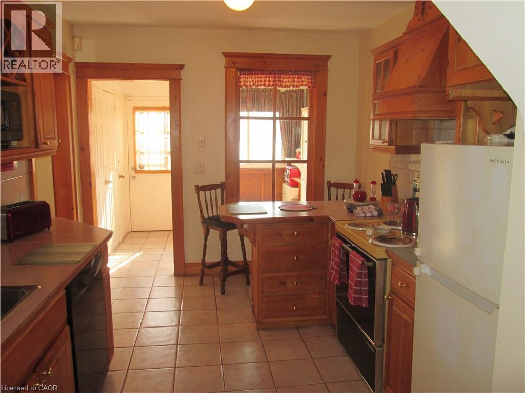 156 LEINSTER Avenue N - Image 8
