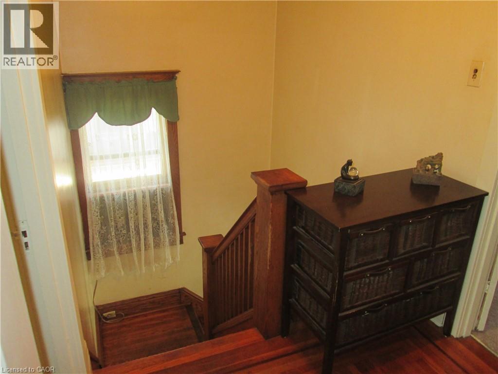 156 LEINSTER Avenue N - Image 10