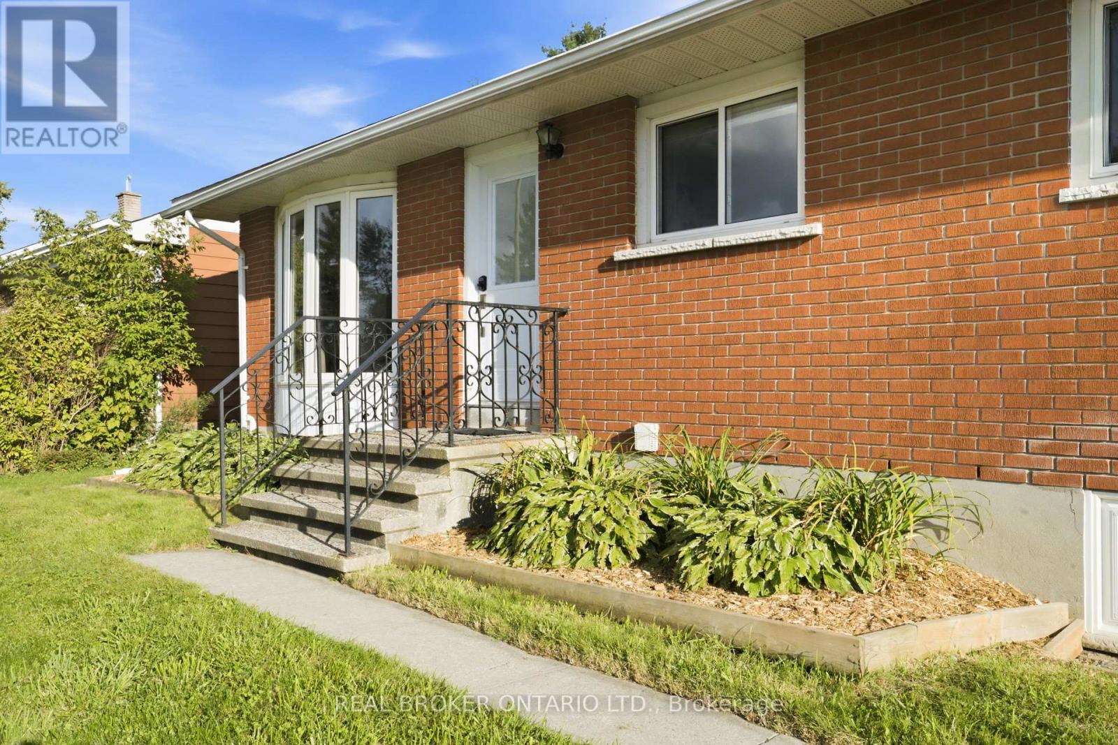 82 MEADOWLANDS DRIVE W - 2