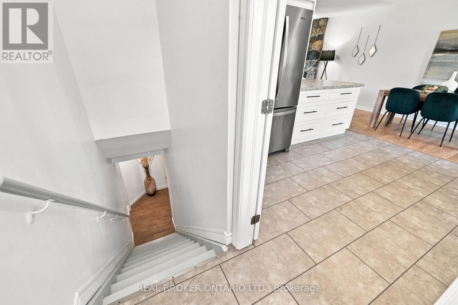 82 MEADOWLANDS DRIVE W - 27