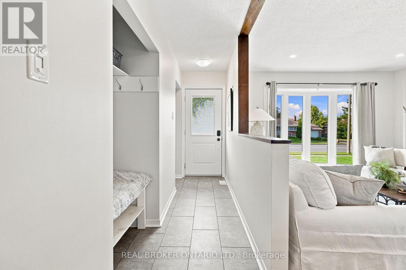 82 MEADOWLANDS DRIVE W - 3