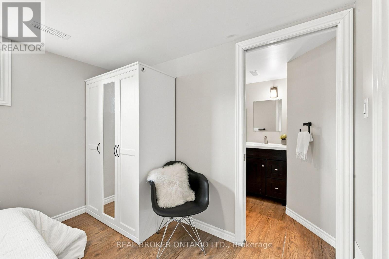 82 MEADOWLANDS DRIVE W - 36