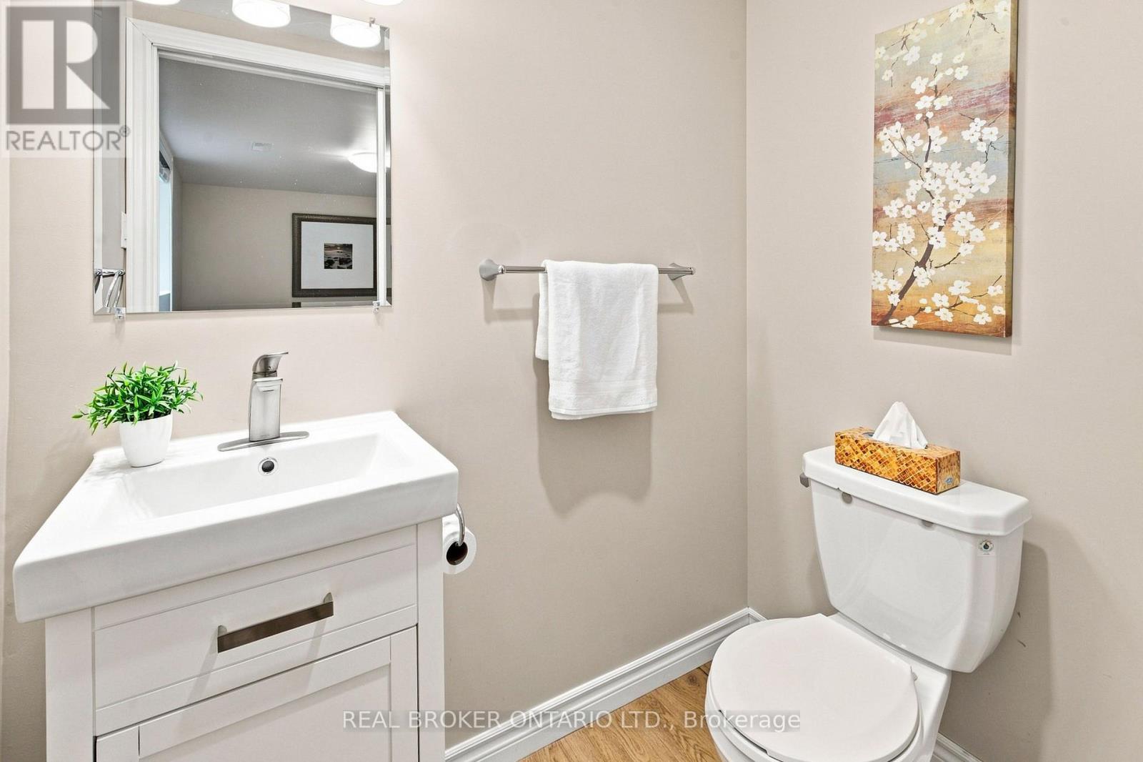 82 MEADOWLANDS DRIVE W - 40