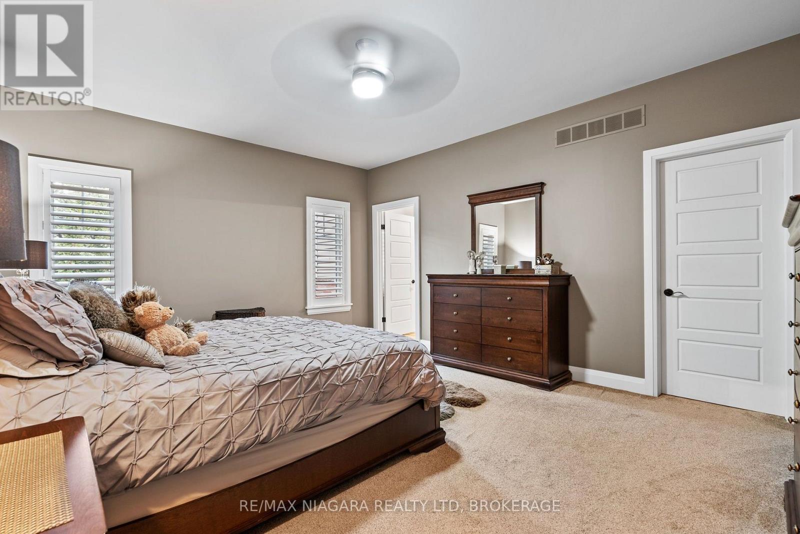 303 MAIN STREET E - 18