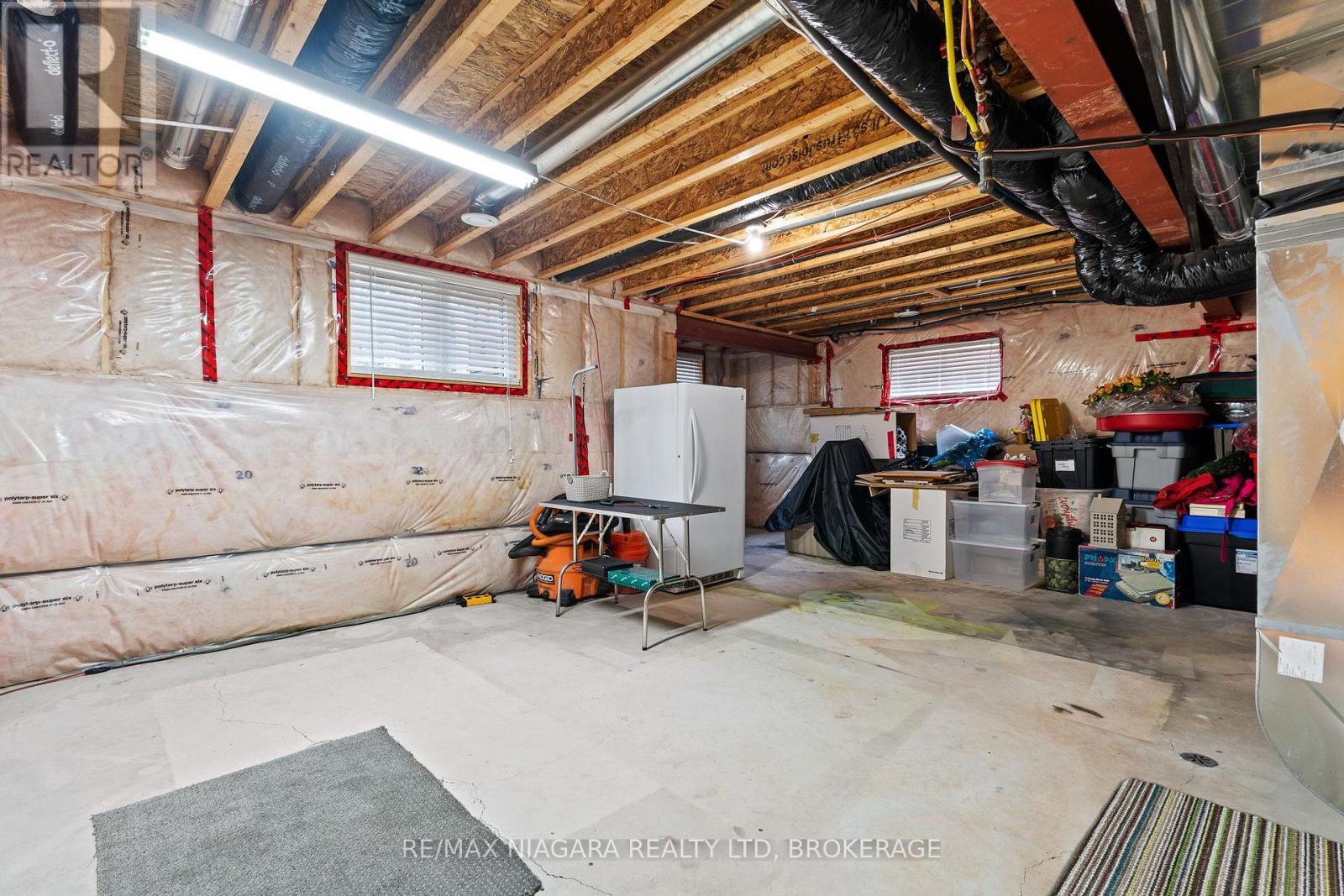 303 MAIN STREET E - 36