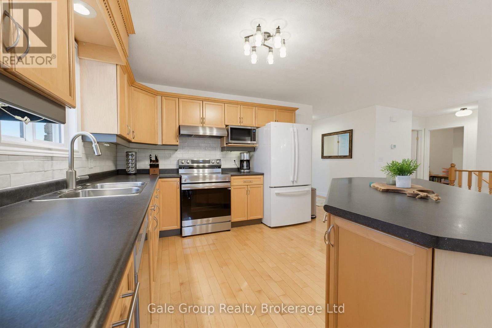471 ONTARIO STREET - Image 12