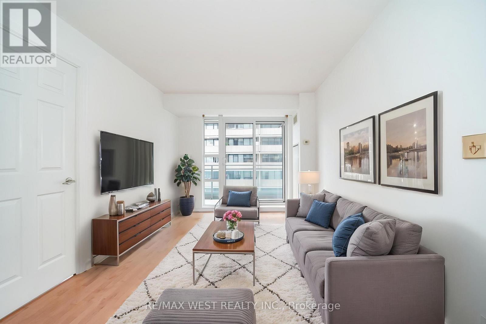#1211 736 SPADINA AVENUE - 3