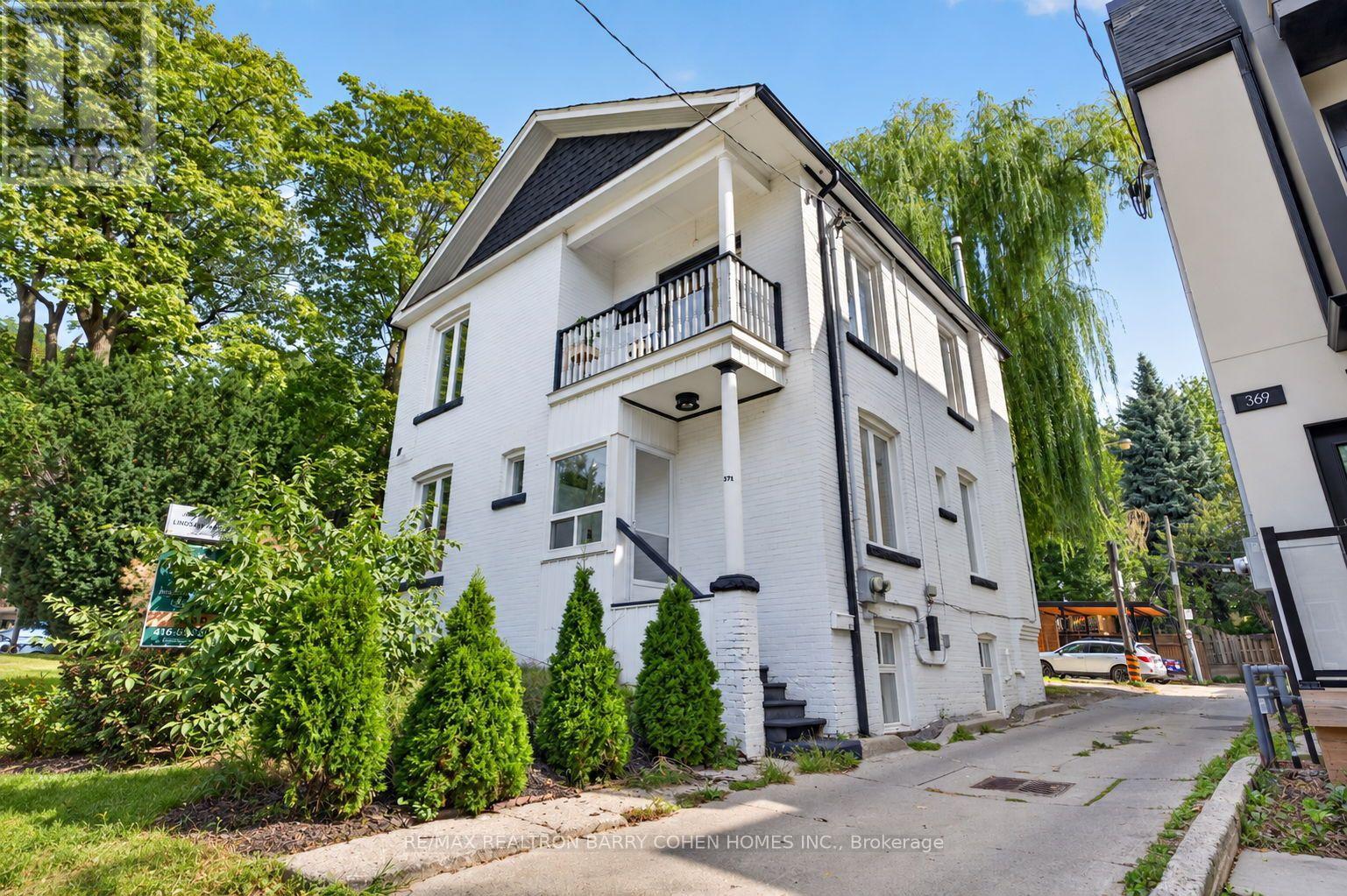 Photo of 371 Howland Avenue