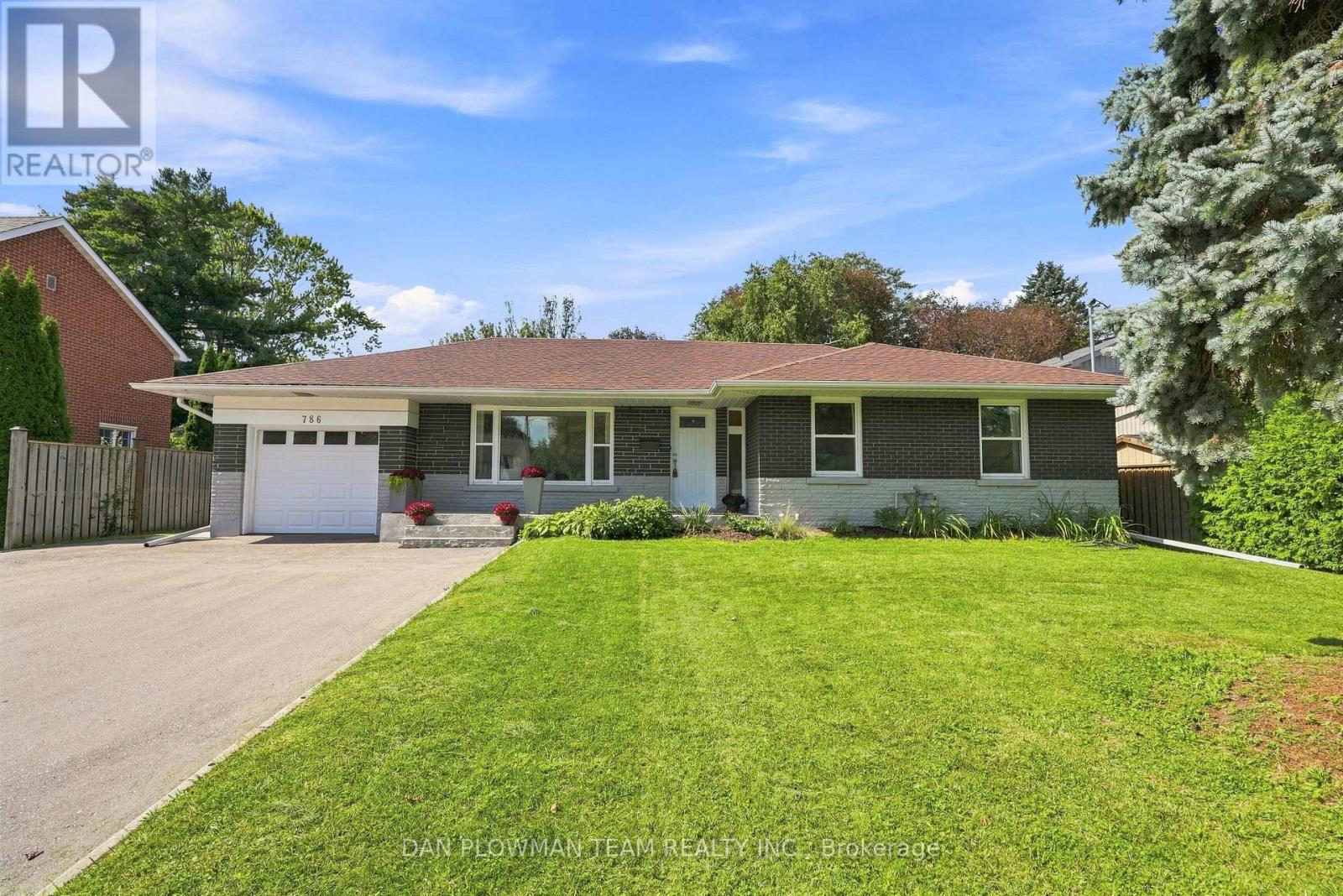 786 MARY STREET N - 1