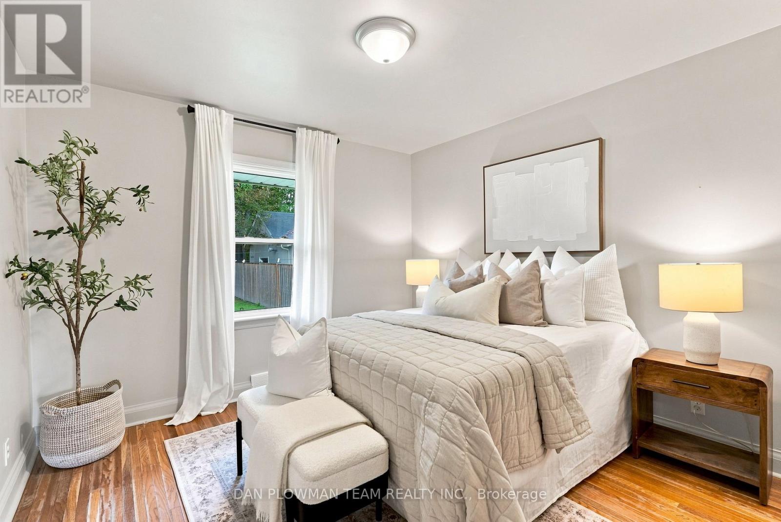 786 MARY STREET N - 13