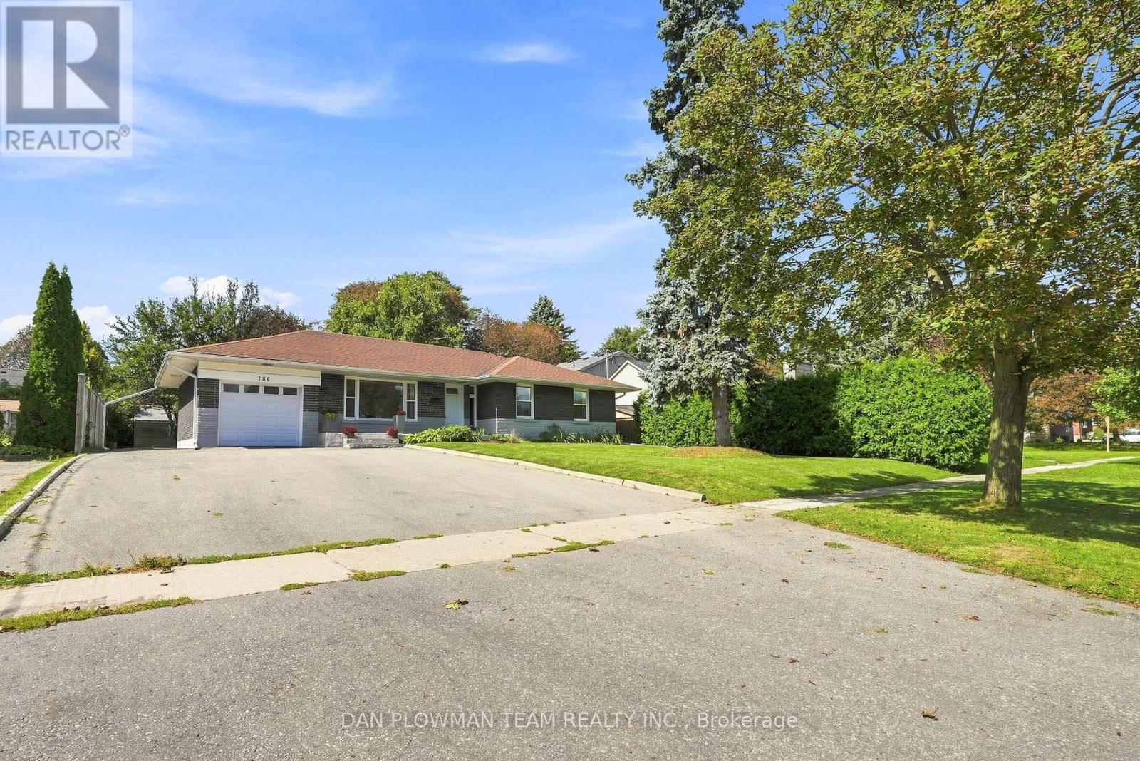 786 MARY STREET N - 2
