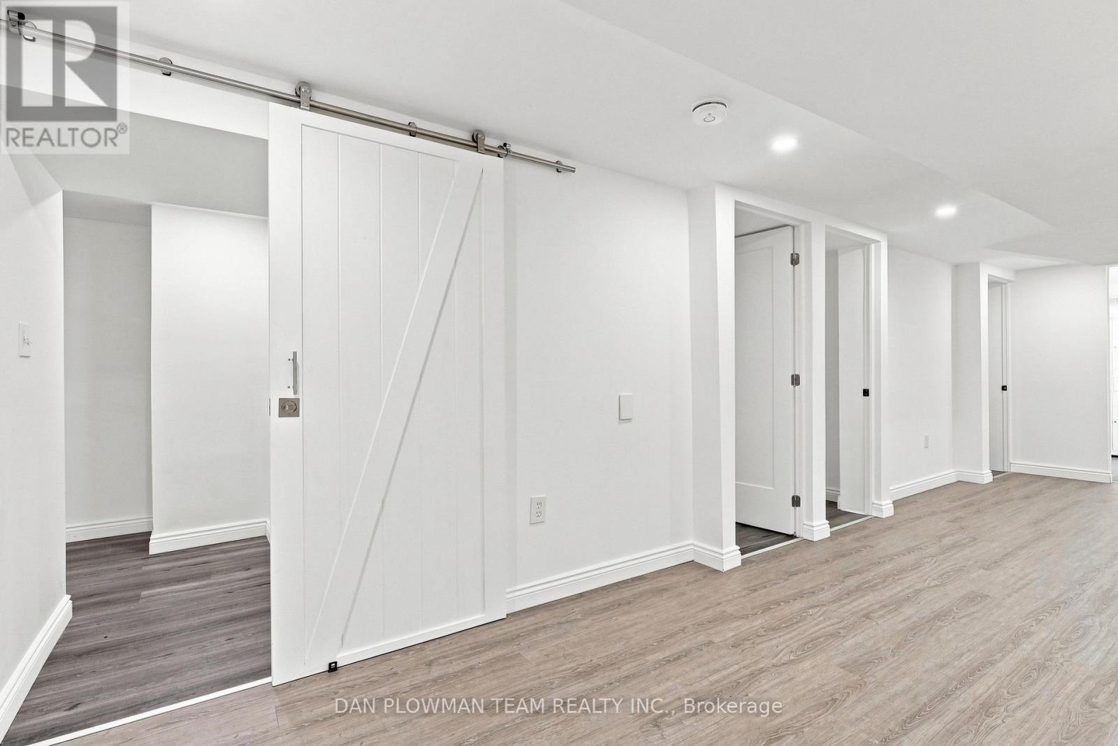 786 MARY STREET N - Image 26