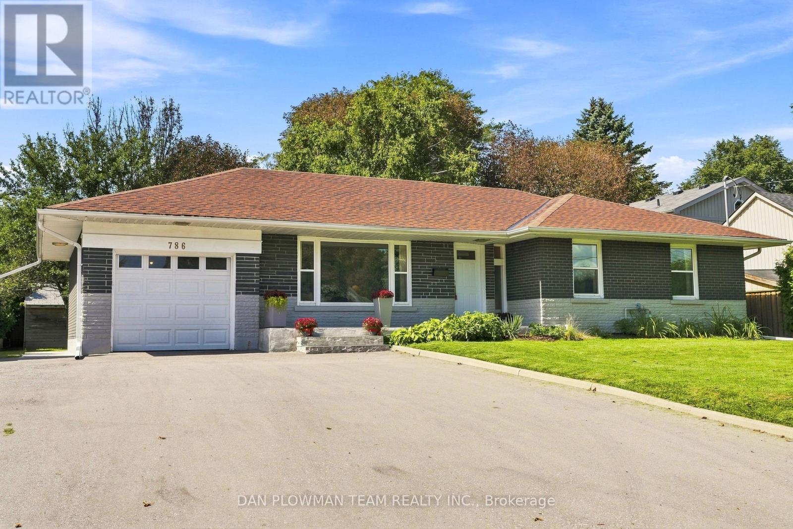 786 MARY STREET N - Image 3