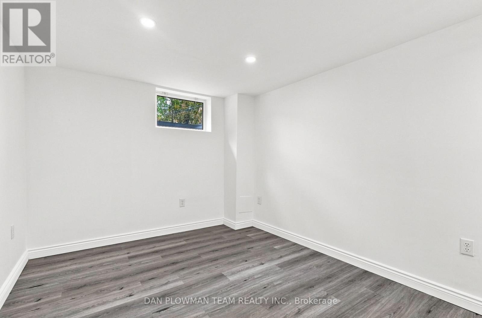 786 MARY STREET N - Image 31