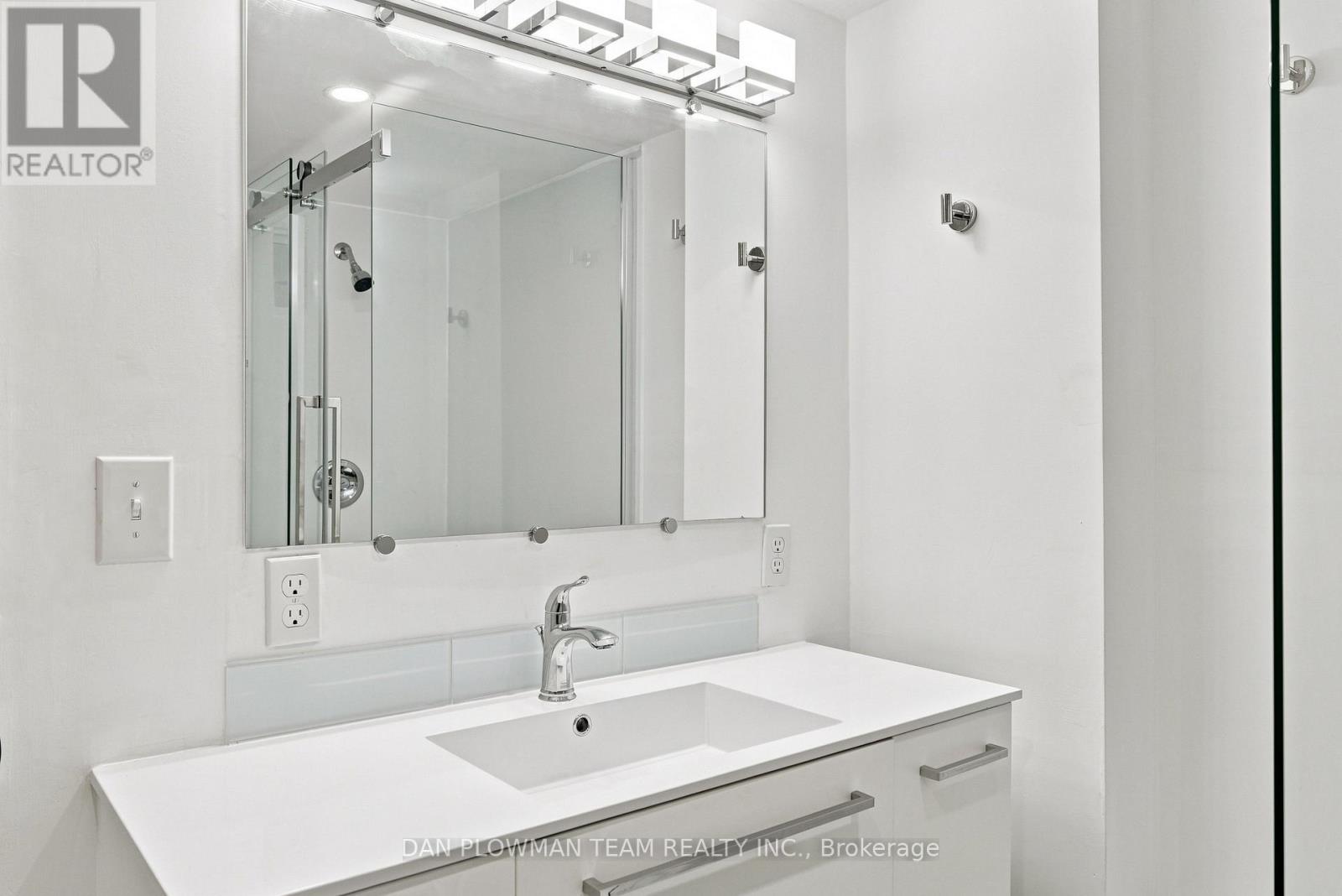 786 MARY STREET N - Image 36