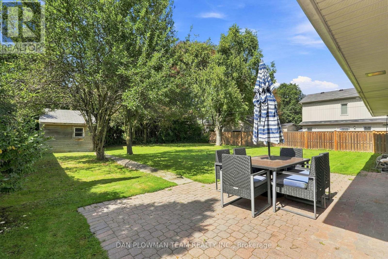 786 MARY STREET N - 38