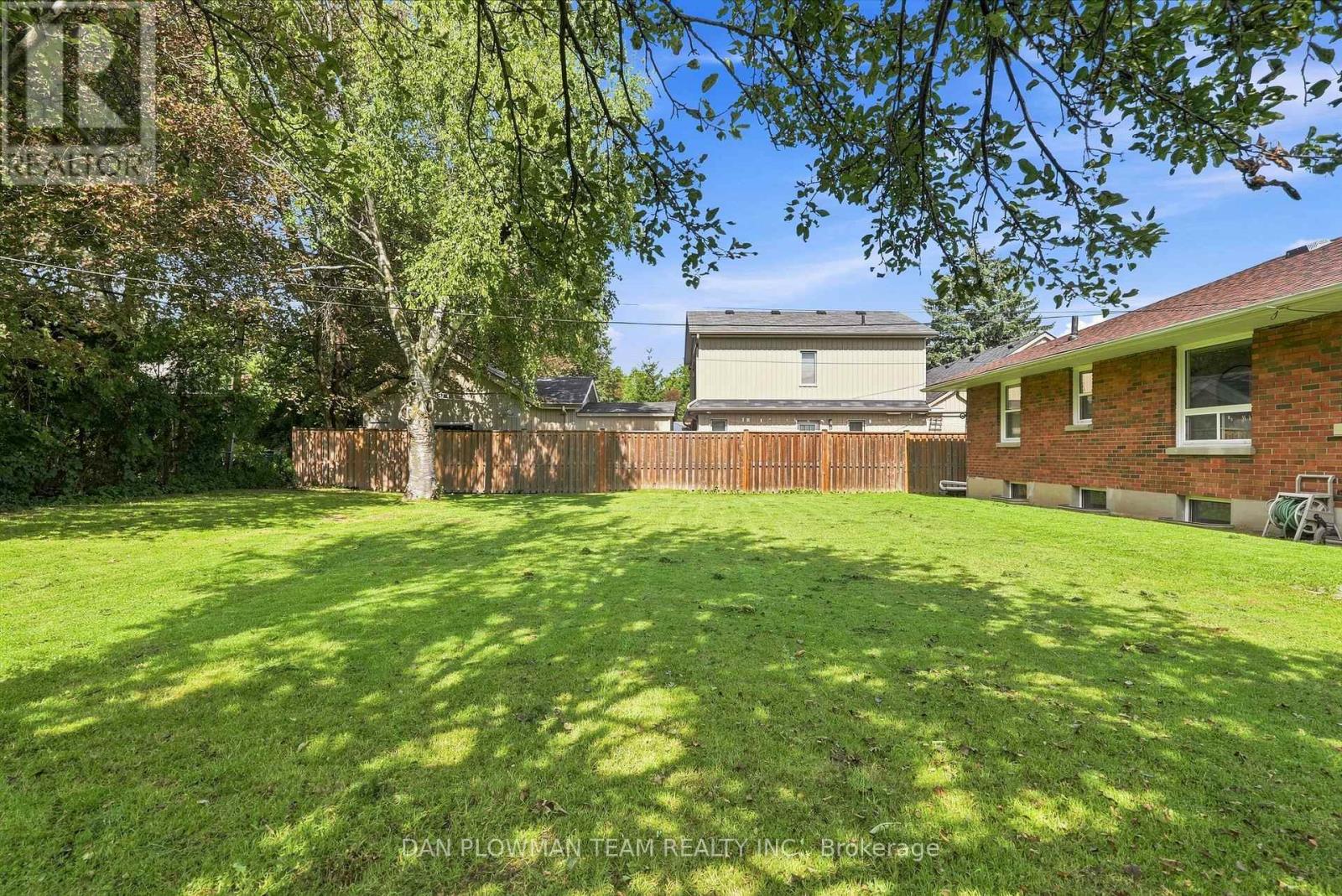 786 MARY STREET N - 39
