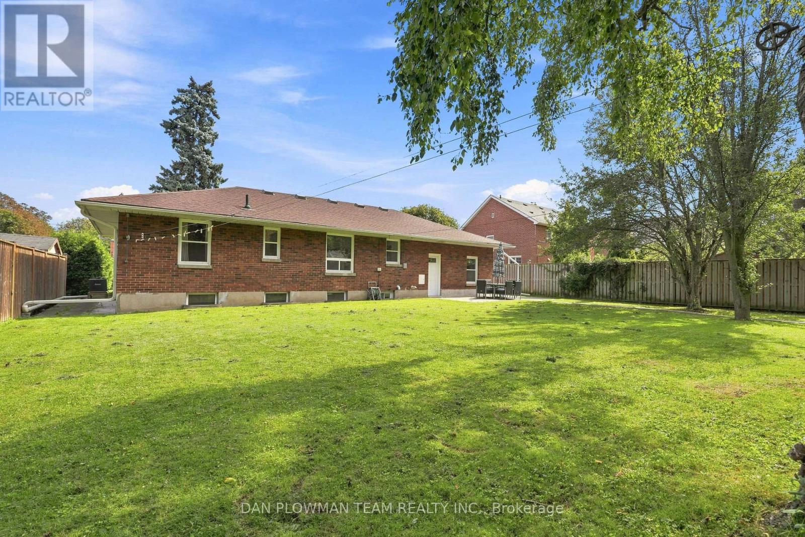 786 MARY STREET N - 41
