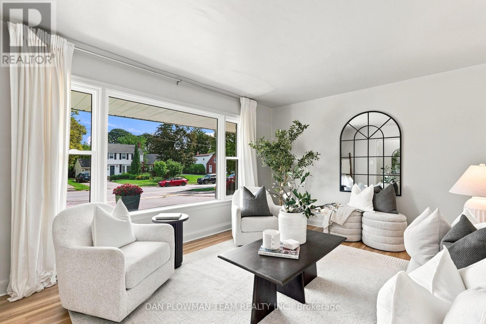 786 MARY STREET N - 6