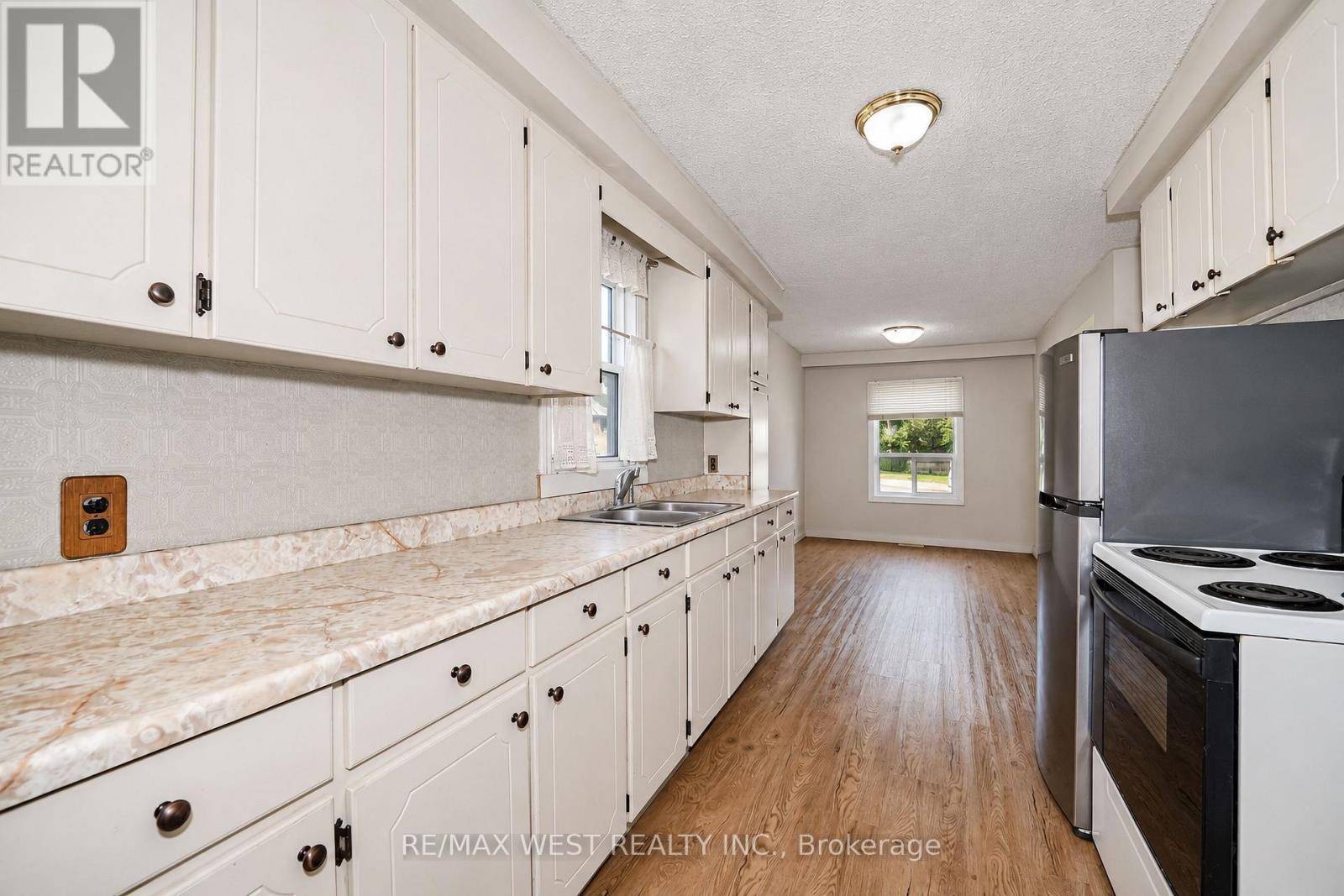 489 DEAN AVENUE - 6