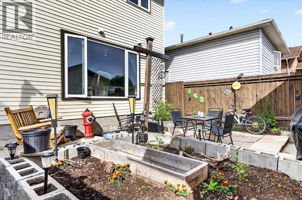 41 Templeson Crescent NE - 40