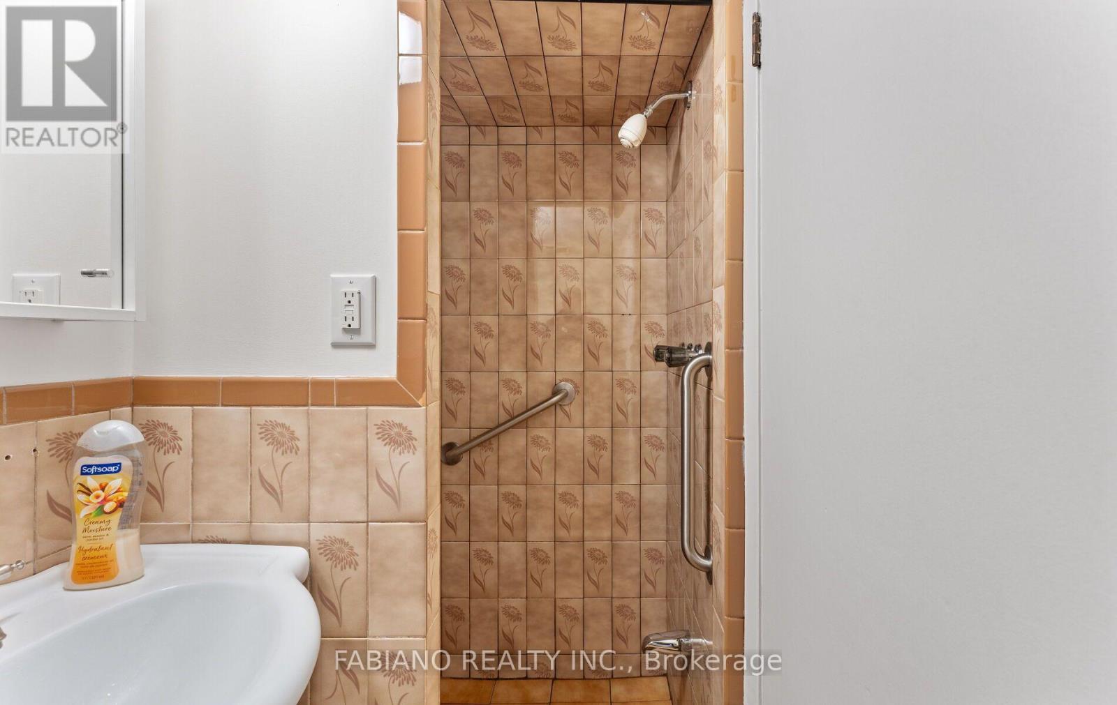 549 GLADSTONE AVENUE - Image 38