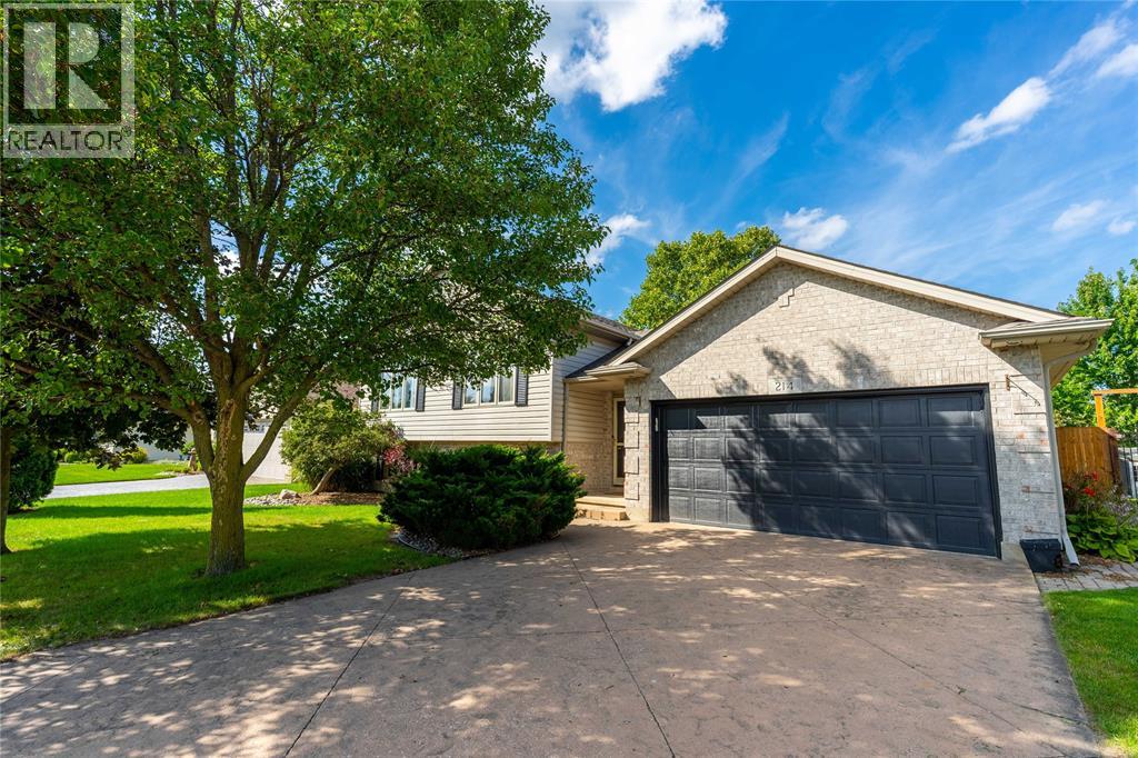214 OMAHA DRIVE, St Clair