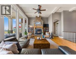Living room - 690 Devonian Avenue, Kelowna, BC V1W5C2 Photo 16