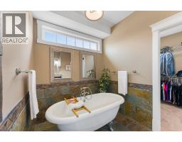 690 Devonian Avenue, Kelowna, BC V1W5C2 Photo 38