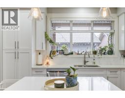 Kitchen - 1940 Ethel Street, Kelowna, BC V1Y2Z5 Photo 9
