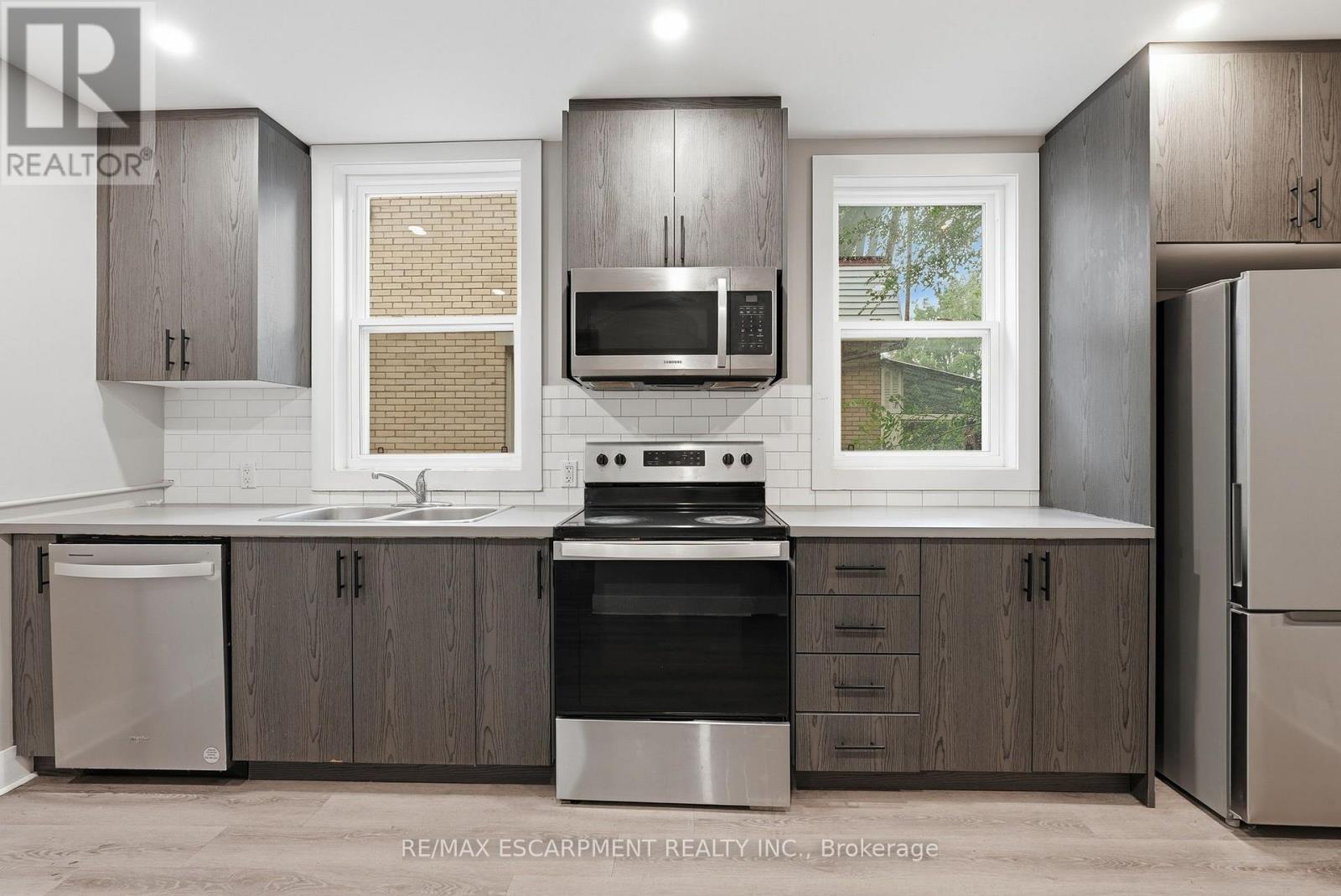 63 MELROSE AVENUE S - 11