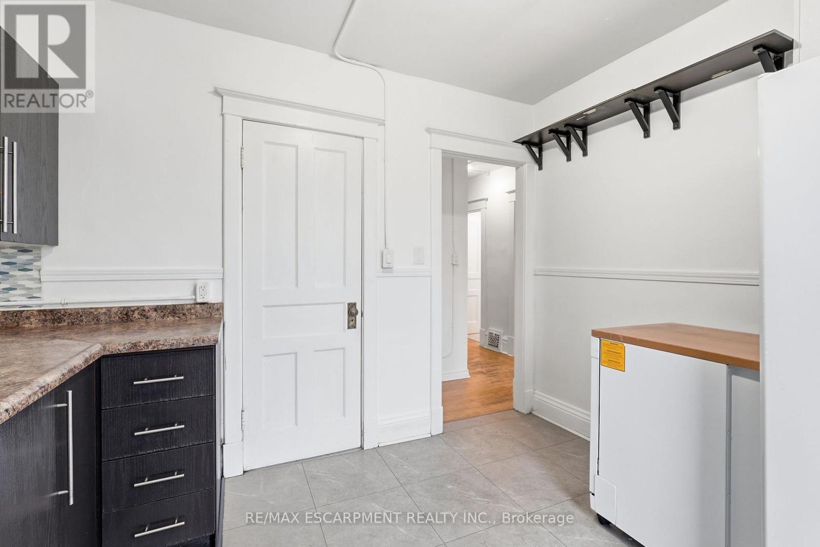 63 MELROSE AVENUE S - 15