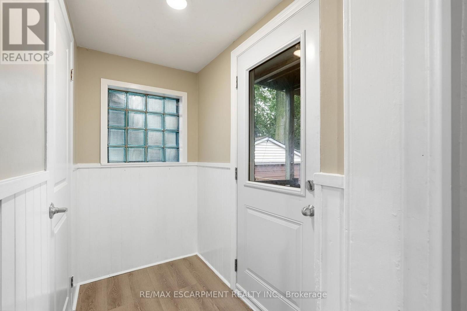 63 MELROSE AVENUE S - 16