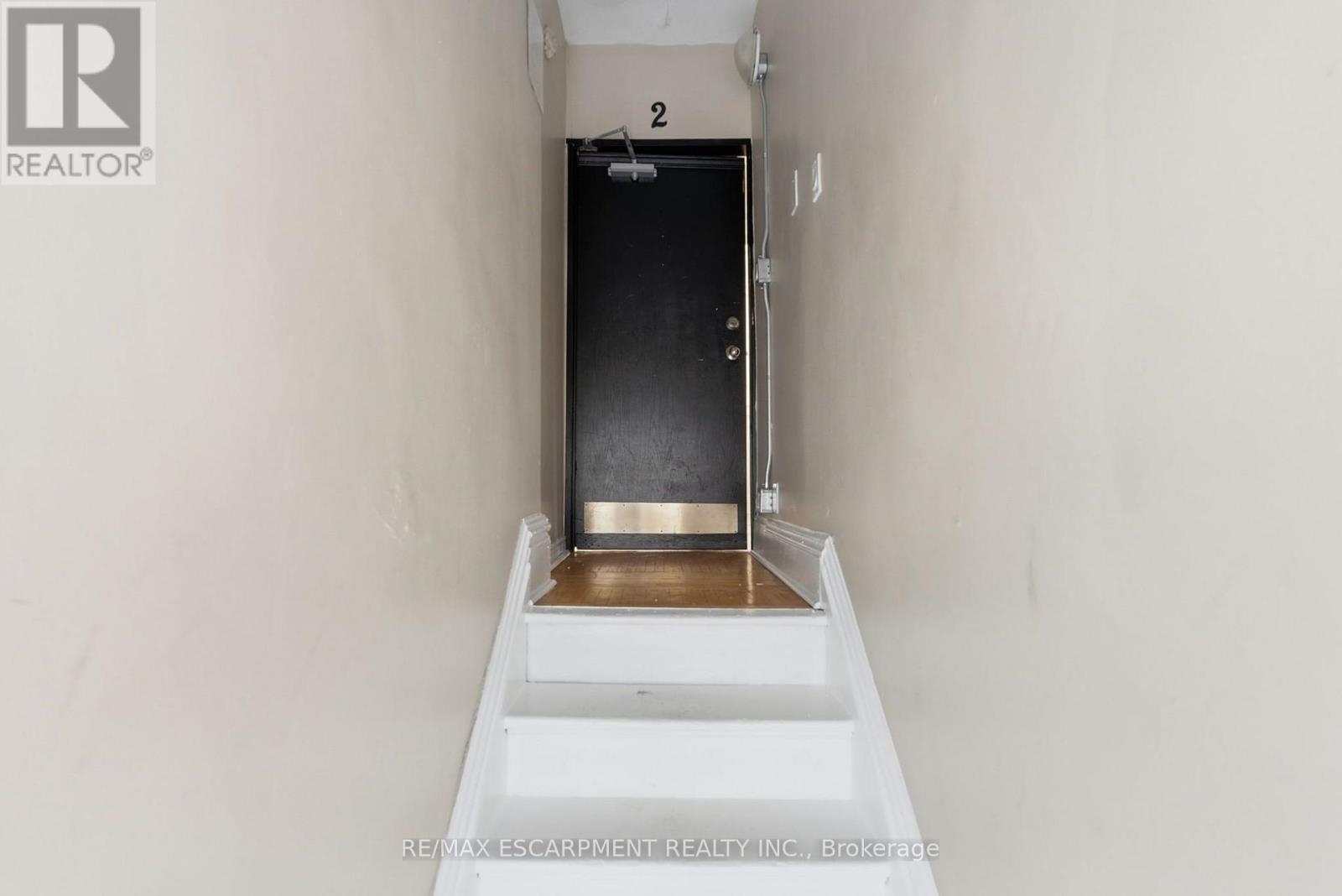 63 MELROSE AVENUE S - 17