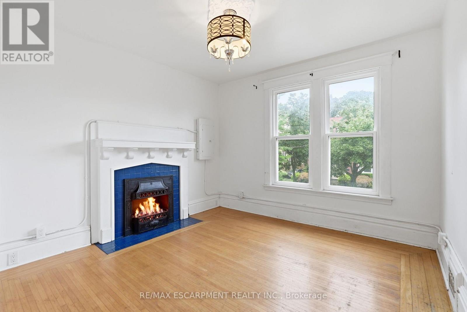 63 MELROSE AVENUE S - 19