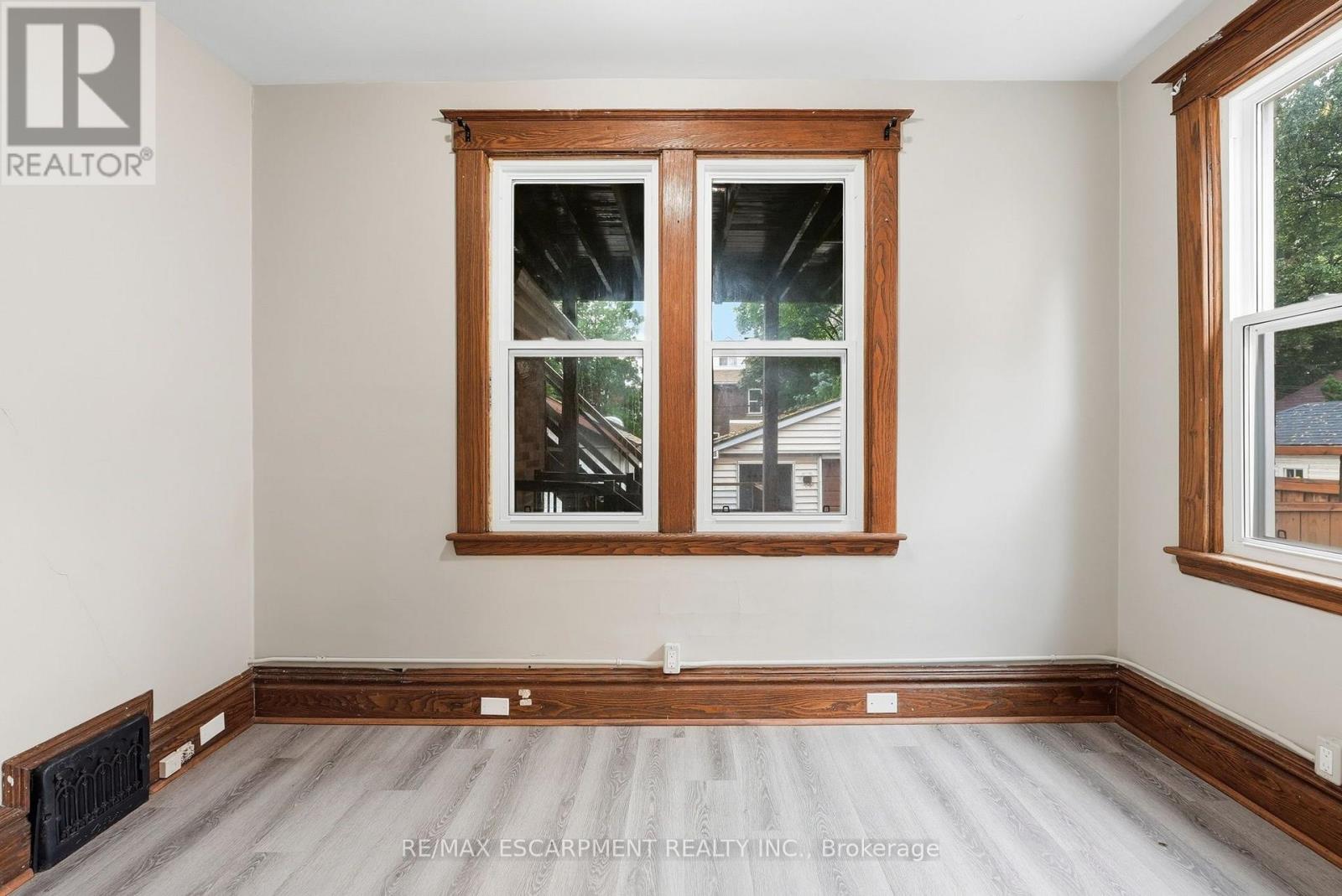 63 MELROSE AVENUE S - Image 24