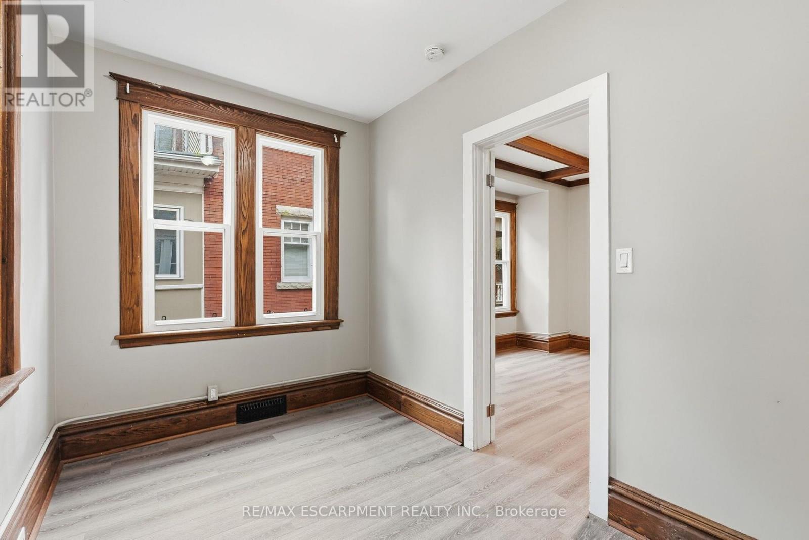 63 MELROSE AVENUE S - Image 25