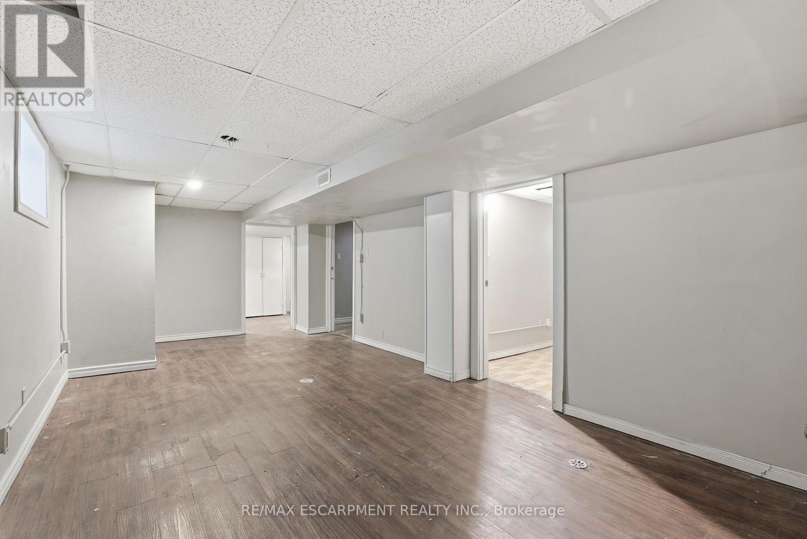 63 MELROSE AVENUE S - Image 29