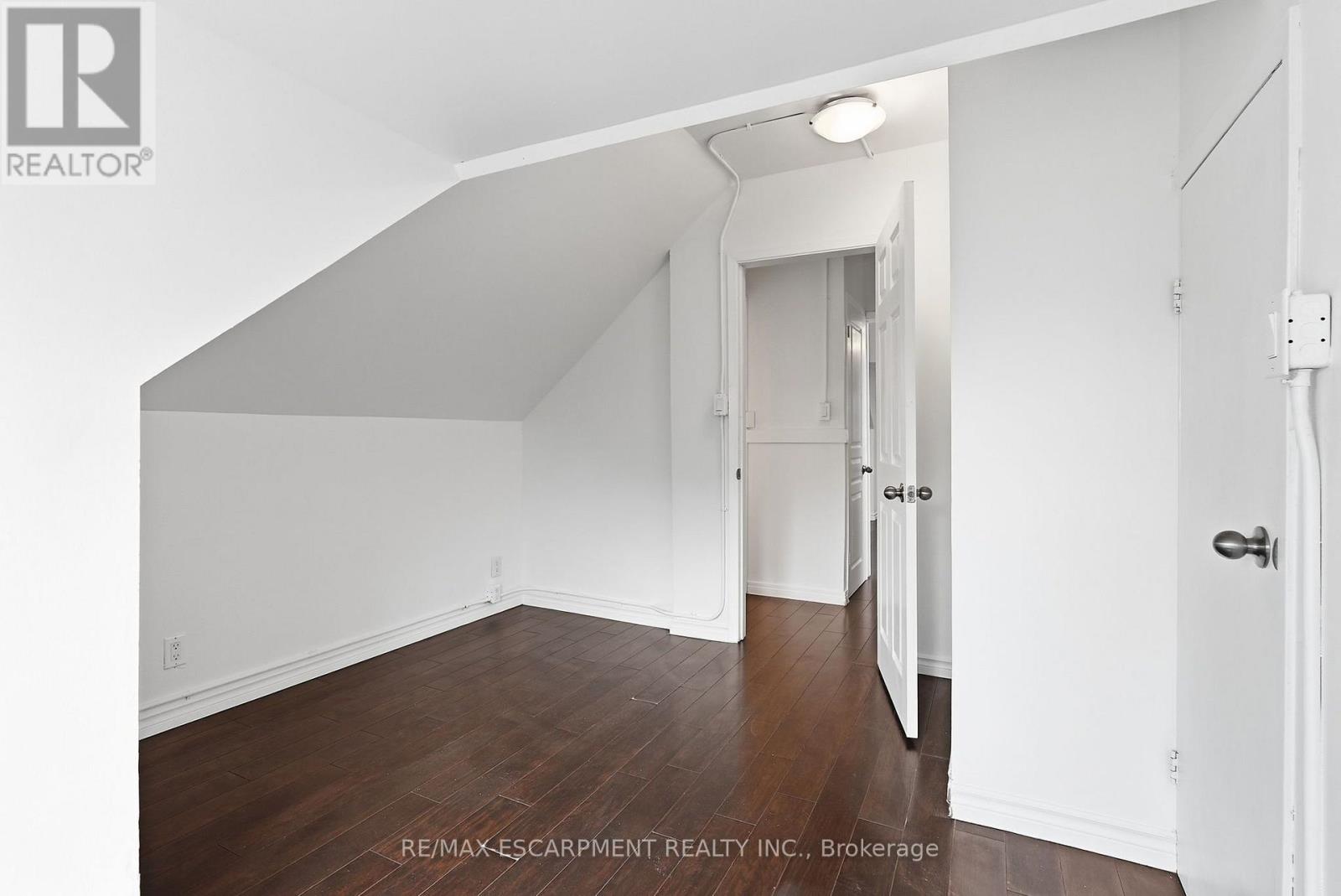 63 MELROSE AVENUE S - Image 33