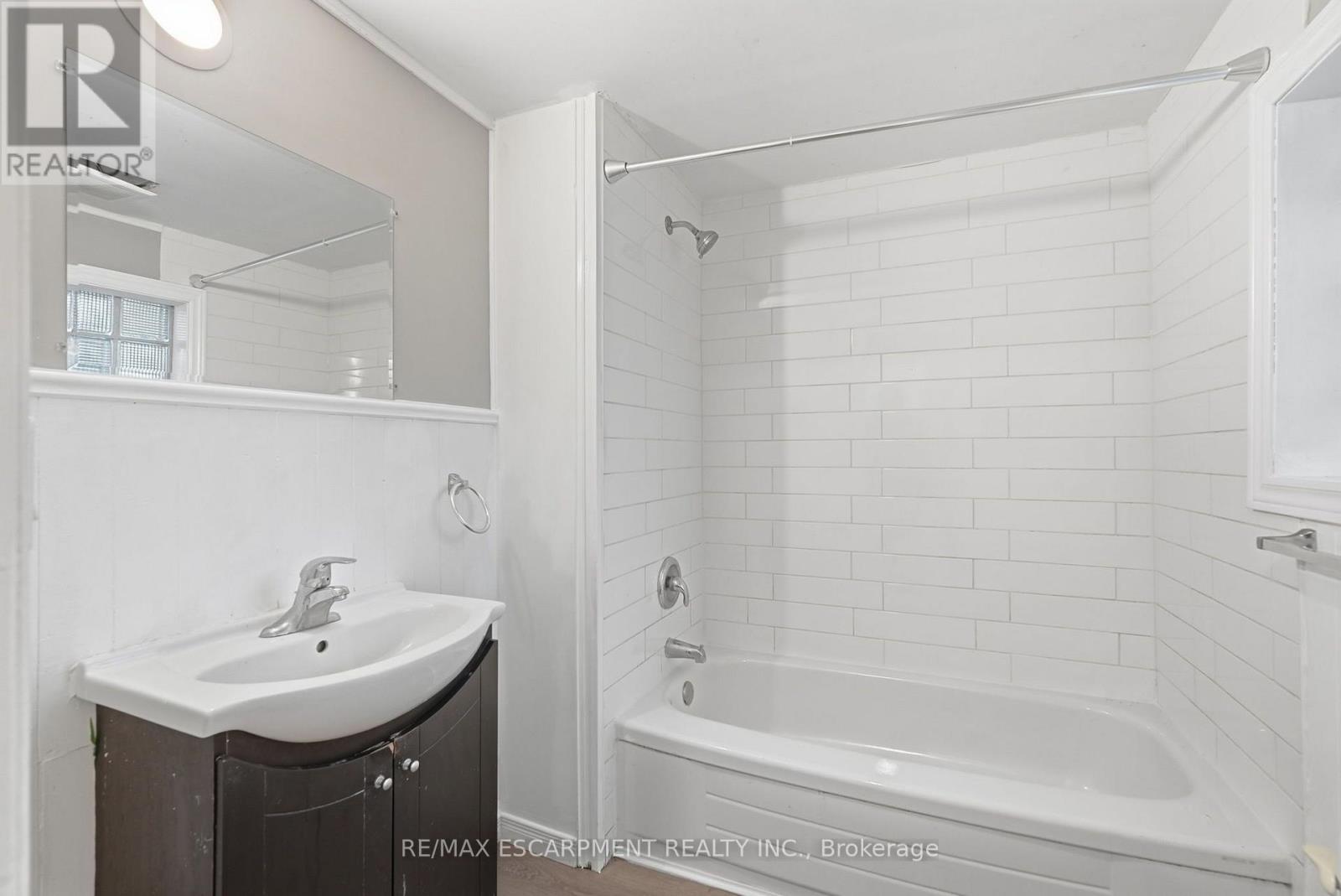 63 MELROSE AVENUE S - 36